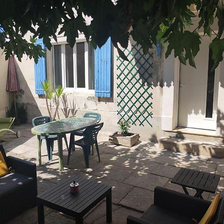 Mas Provencal Au Coeur Des Vergers Vallabrègues Εξωτερικό φωτογραφία